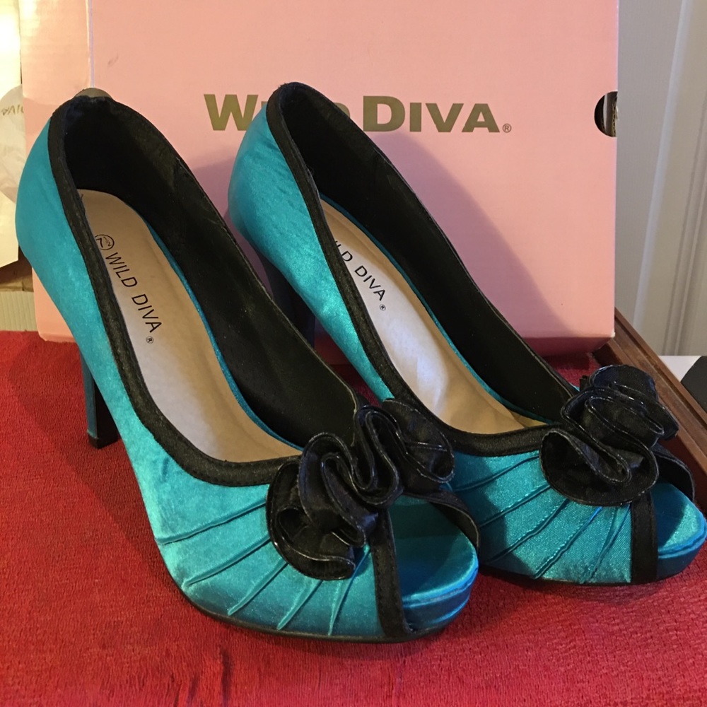 Tourquise and black trim / 4 inch heels and platform